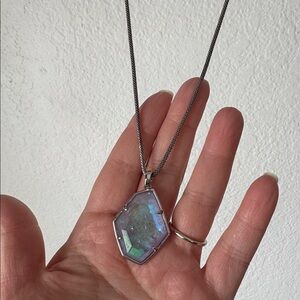 listing-status-banner